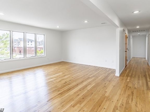 2nd image of 2 Willow Wood Ct