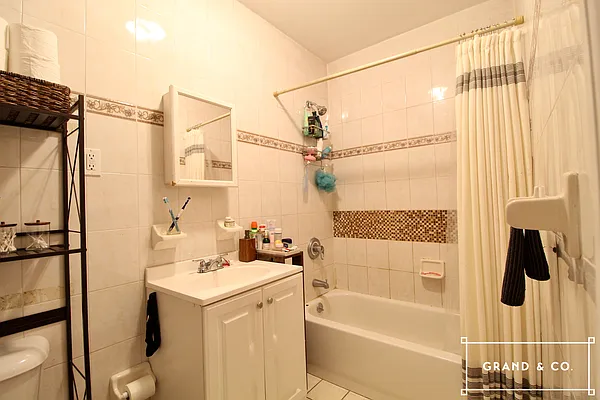 Rented by Grand & Co. | media 13