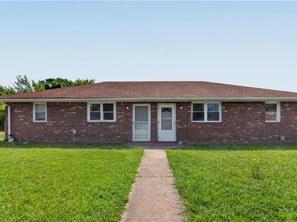 2000 Plow Ln, Chesapeake, VA 23324