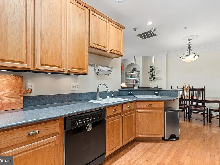 5114 Oneill Ln — Photo 17