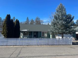 335 Yew Wood Dr, Shady Cove, OR 97539