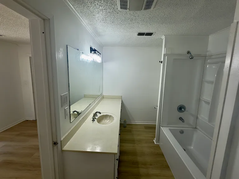 1603 E Main St — Photo 5