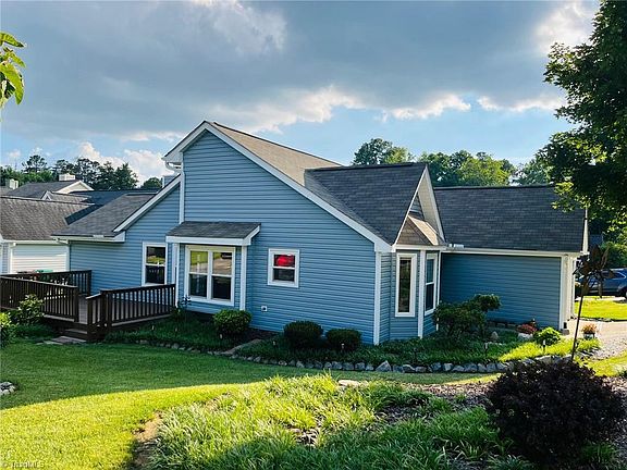 3rd image of 410 Amberly Dr