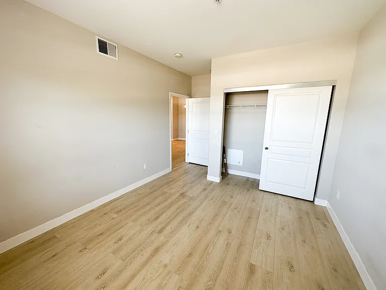 453 E Okeefe St #204 — Photo 9