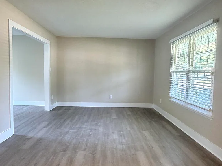 220 Branchwood Dr — Photo 3