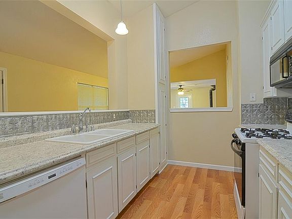 5th image of 908 W 10th St