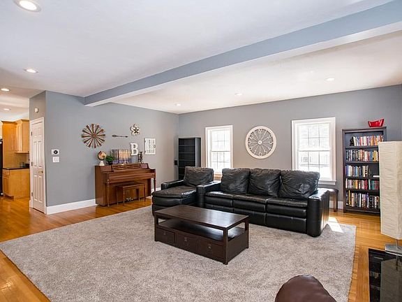 5th image of 20 Hyde Park St
