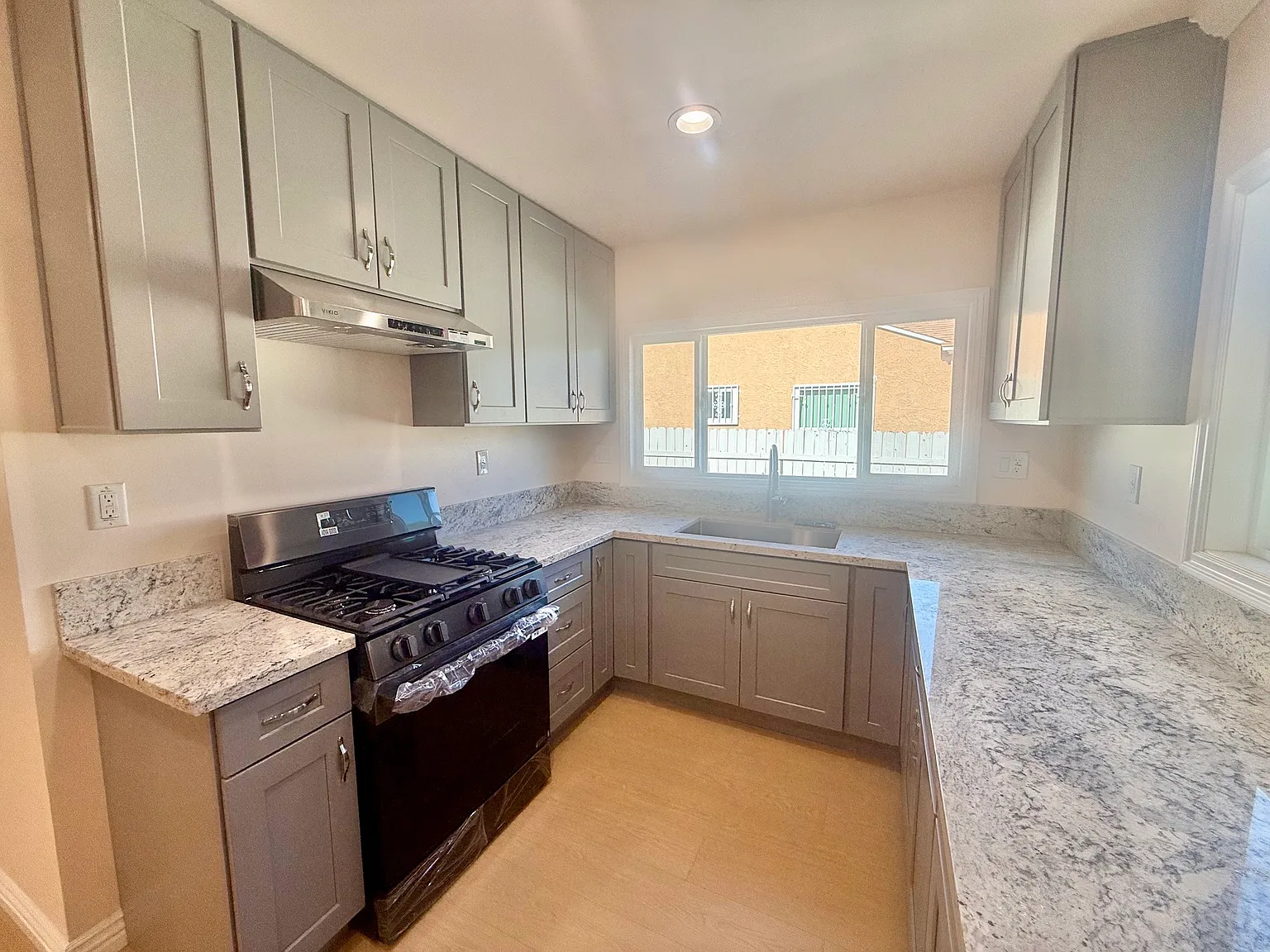 3 bed, 1156 sqft, $3,000 — Photo 3