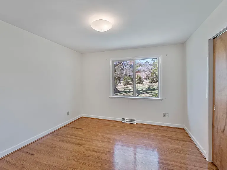 104 Cherokee Ct — Photo 1