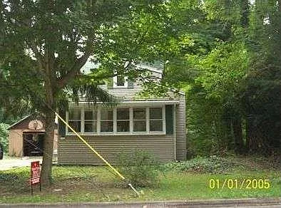 702 Brown St photo 1