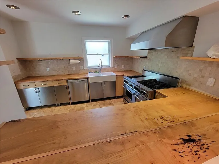 404 Emory Dr NE — Photo 14
