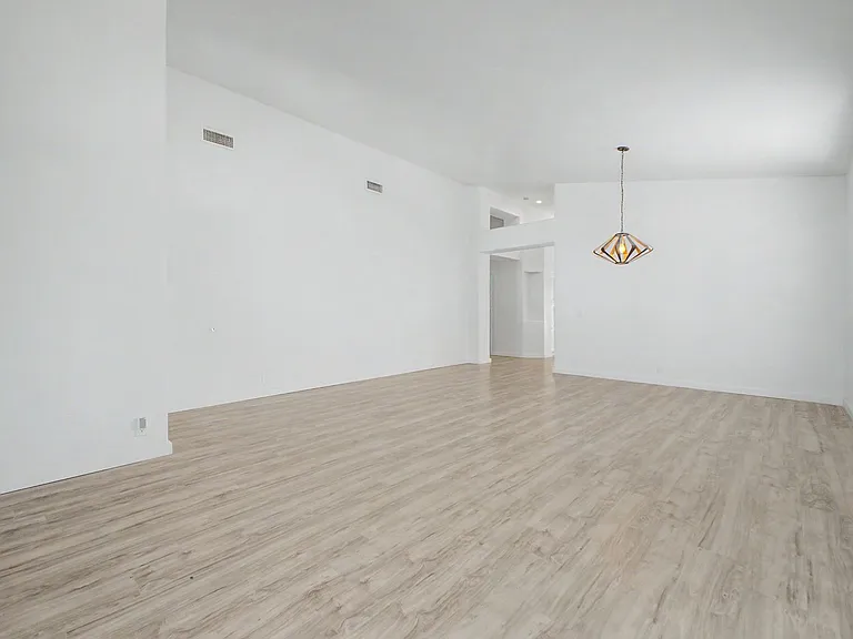 7251 E Lakeview Ave — Photo 5