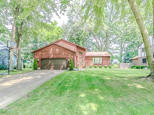 7401 Faye Ln, Mentor, OH 44060