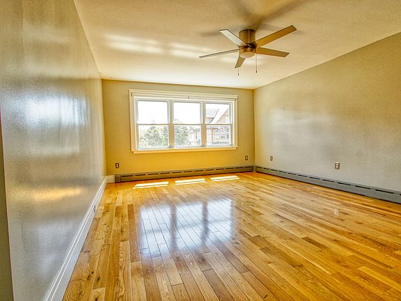 3rd image of 186 Bird Ave APT 2