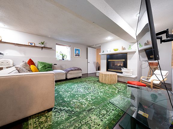 5th image of 238 Lexington Pkwy N APT 3