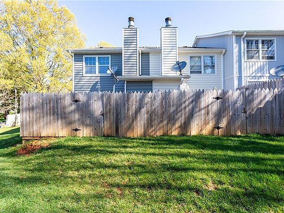 5th image of 811 Ashebrook Dr APT 106