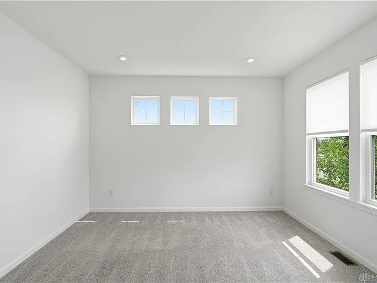 5283 Greenview Ln — Photo 16