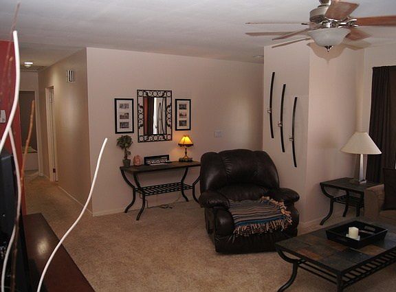 4th image of 10 Knollwood Dr