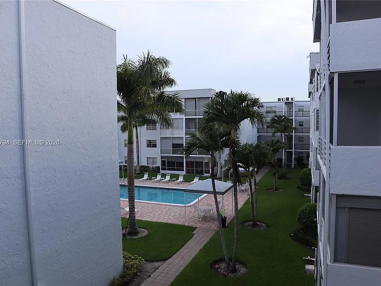 3000 E Sunrise Lakes Dr #303 — Photo 34
