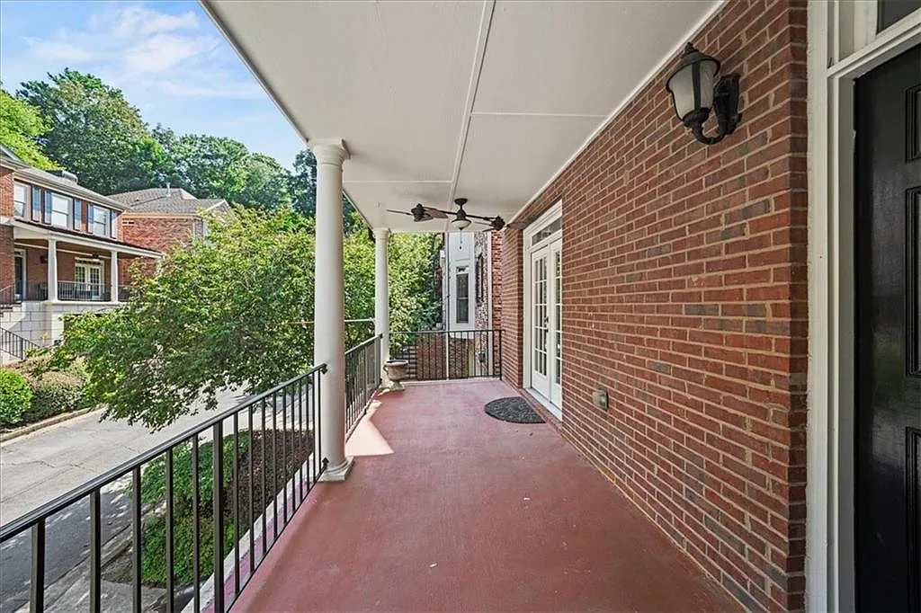 4 bed, 4.0 bath, 3441 sqft, $4,750 — Photo 2