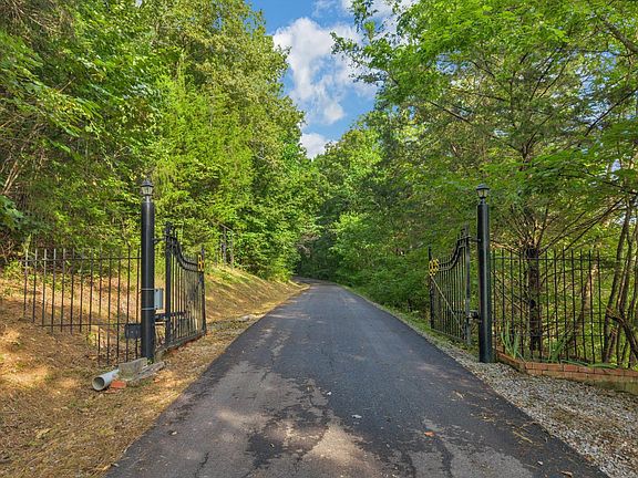 2nd image of 500 Long Hollow Rd