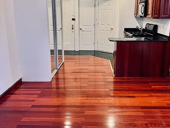 2nd image of 20 Jane St APT 4B