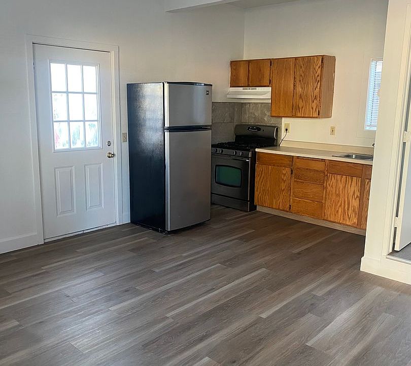 2nd image of 450 N Cloverdale Blvd #11