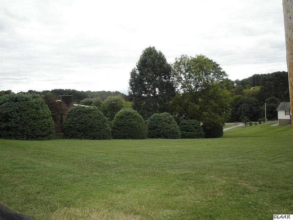 2nd image of 940 Pinewood Cir