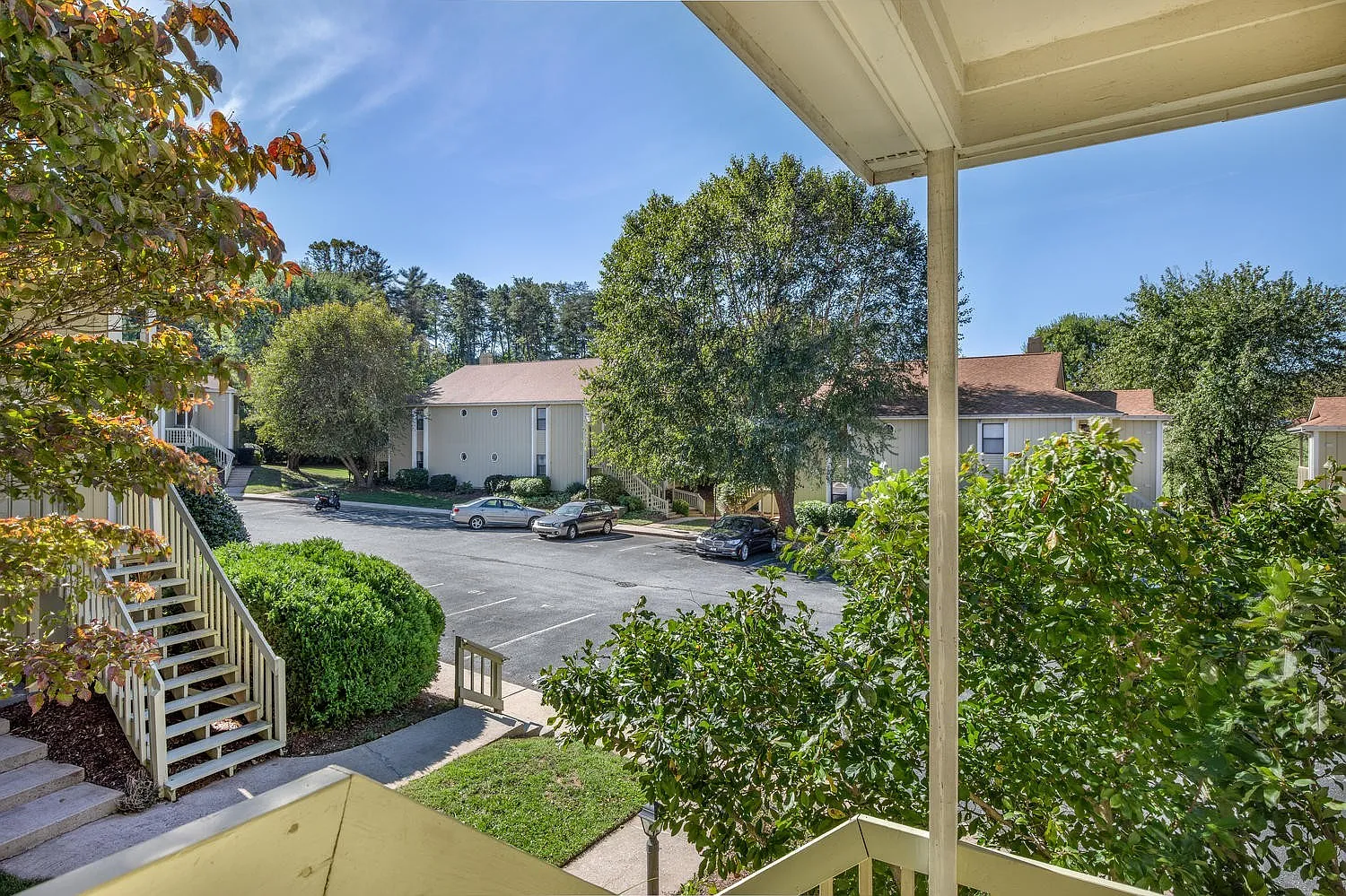 Lovely South Asheville Condo — Photo 2