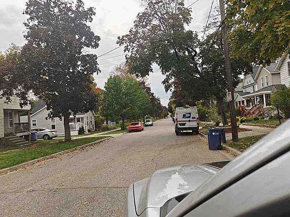 Exterior Neighborhood (street photo)