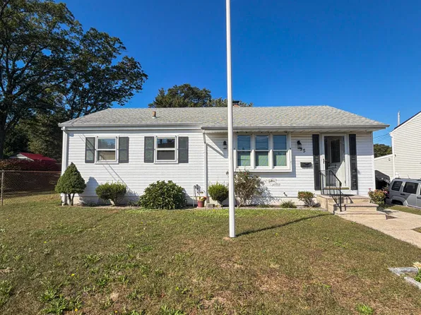 95 Liberty Pl, Hazlet Township, NJ 07734