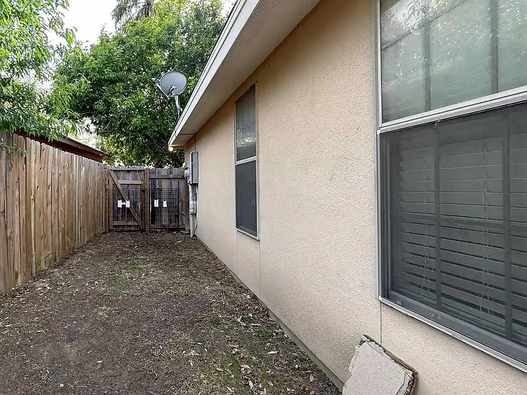 2083 Quito Loop — Photo 6