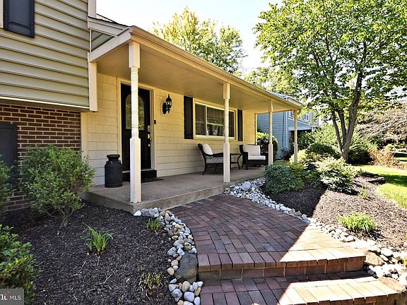 3rd image of 14 Teresa Ln