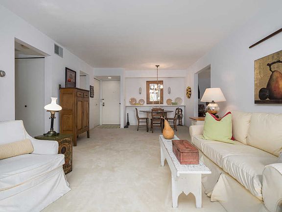 5th image of 3916 N Oakland Ave Unit 220