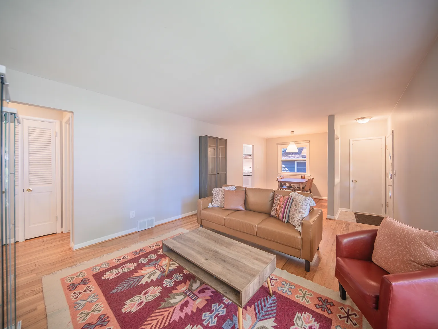 3 bed, 2024 sqft, $2,750 — Photo 3