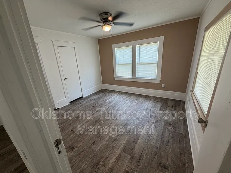 1213 N Alabama Ave — Photo 10