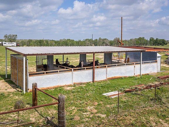 3rd image of 1226 S State Highway 80