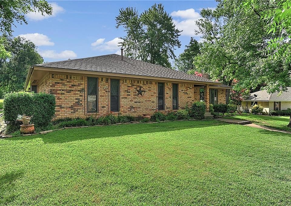 1st image of 2809 Mimosa Dr