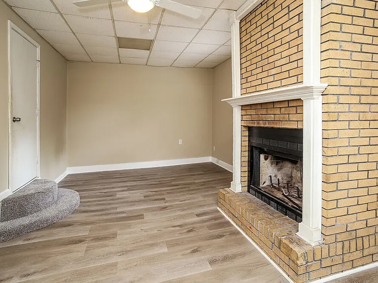 2597 Carol Cir — Photo 8