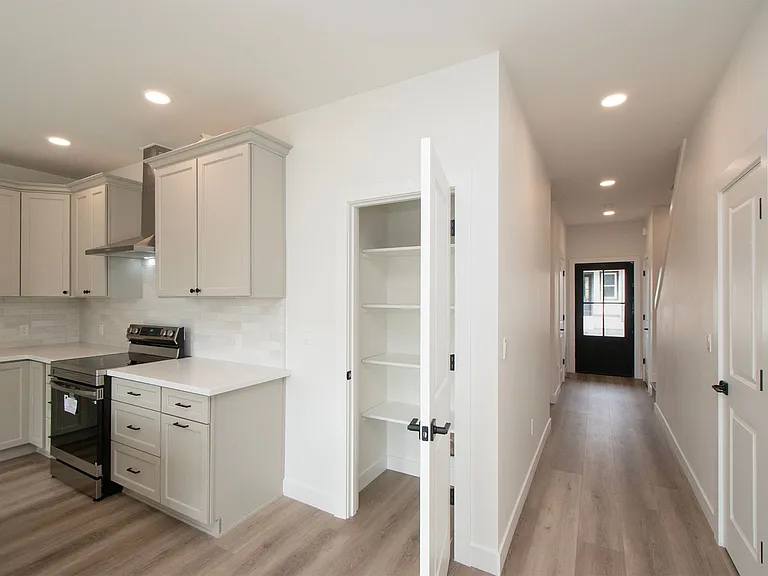 1104 W Lauridsen Blvd #1-4 — Photo 17