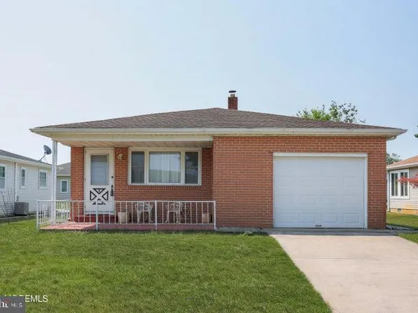 4 Corinth Pl, Toms River, NJ 08757