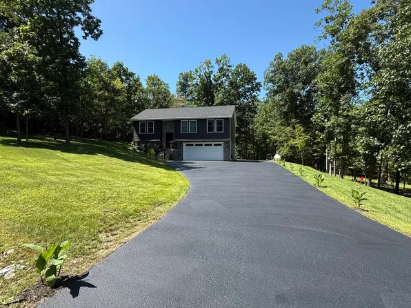222 Dogwood Dr, Tyrone, PA 16686