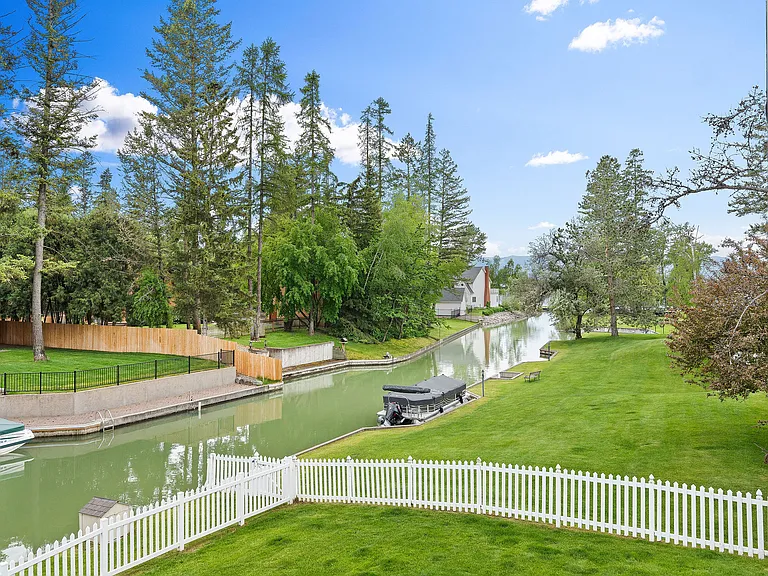 180 McDowell Dr — Photo 23