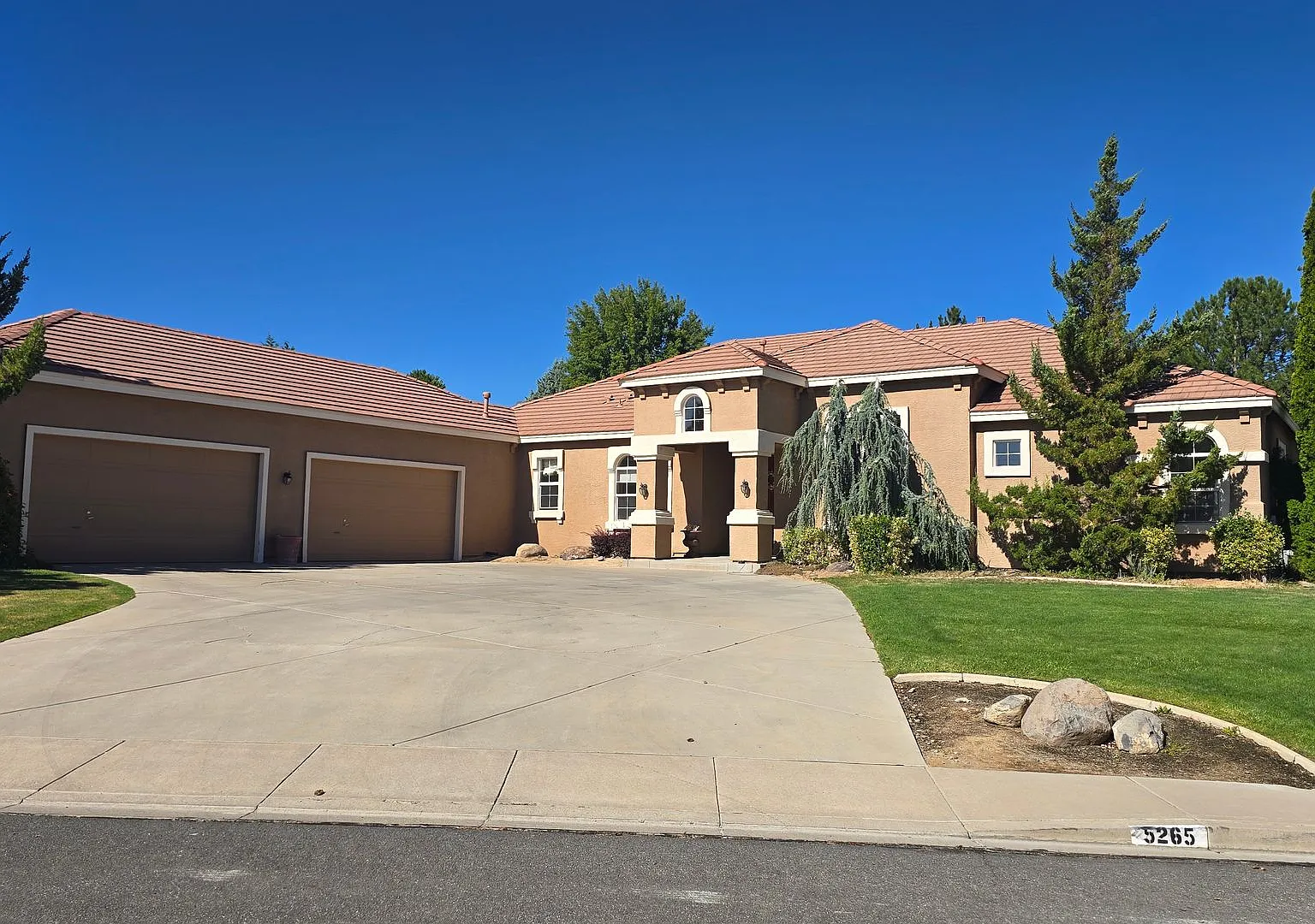 Spacious Single Story Home in Southwest Vistas! — Photo 1
