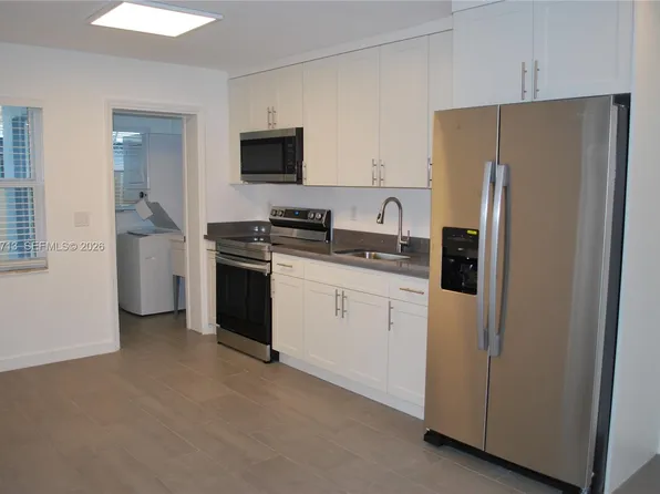 3621 NE 1st Ter, Oakland Park, FL 33334