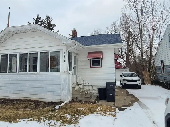 2202 Berkley St, Flint, MI 48504