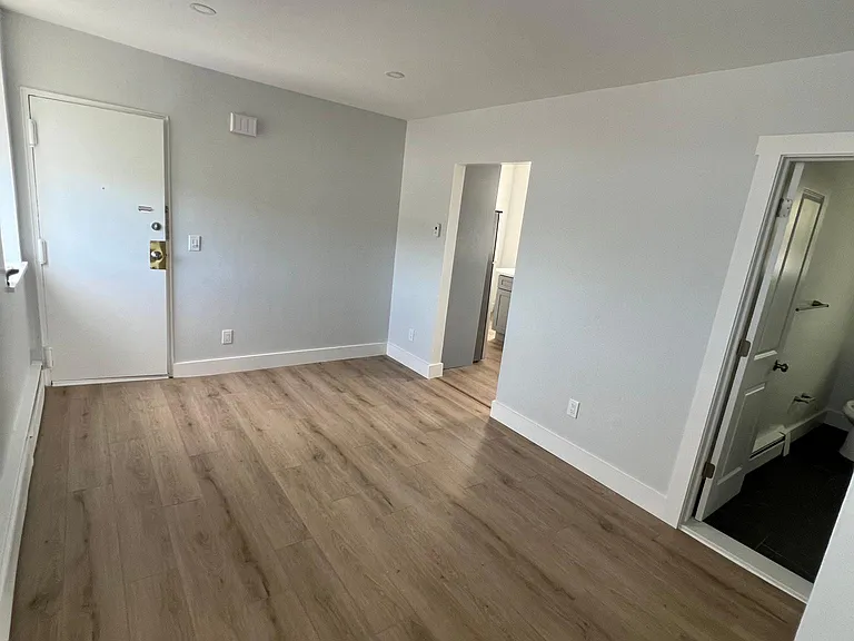 211 Paterson Ave #8 — Photo 5