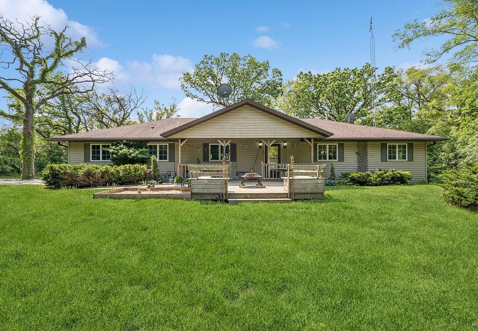 W6399 Brick Church Rd, Walworth, WI 53184 | Zillow