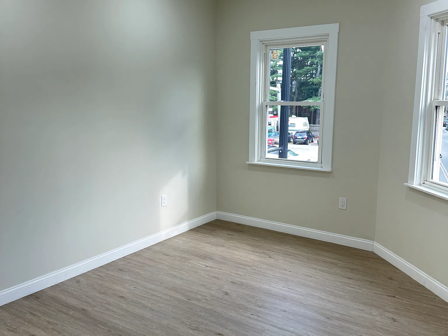 1187 Westminster St — Photo 4