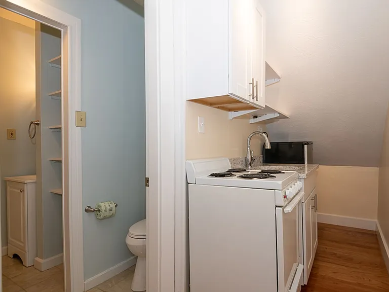 61 Cedar St — Photo 18